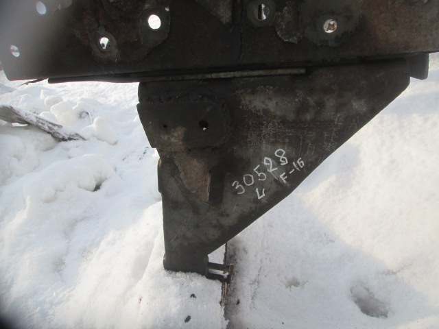 Кронштейн реактивной тяги левый передний ВАРЕНЫЙ 8153854 3962421 Volvo F16 TD163